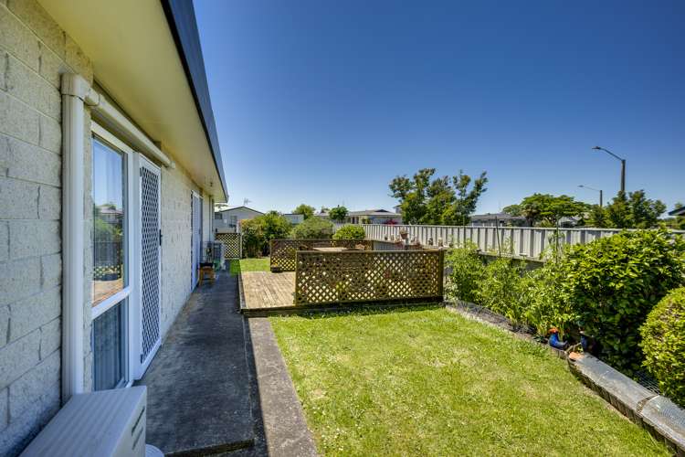 2/2 Spriggs Crescent Greenmeadows_9