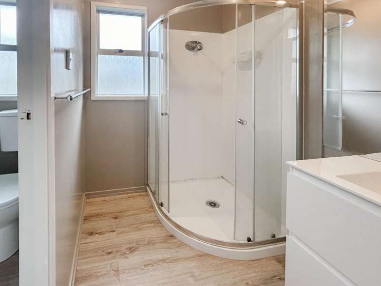 20A Leslie Avenue 11073_5