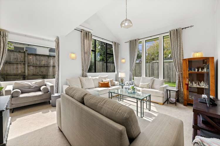 91 Meadway Sunnyhills_3