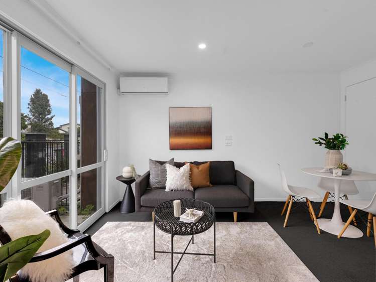 8/113 Knighton Road Hillcrest_7