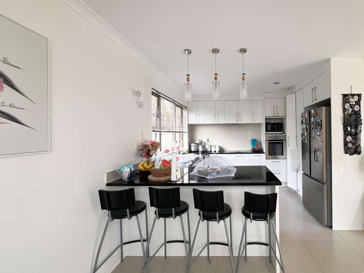 17 Nicholas-Gibbons Drive 10664_2