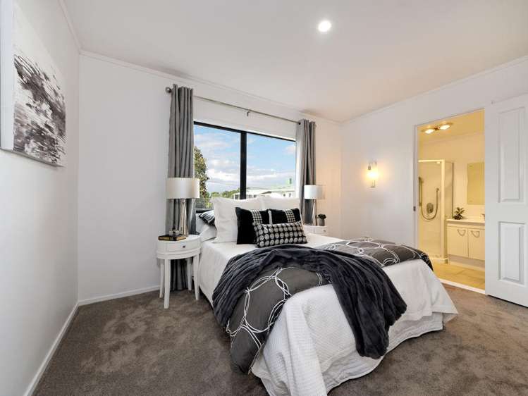 2/7 Te Atatu Road Te Atatu South_11