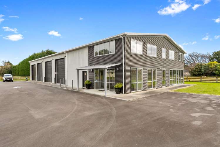 126 Riverbank Road_0