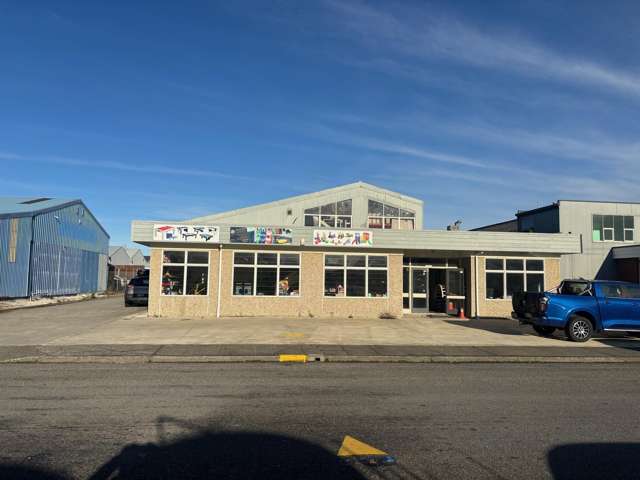 Cost-Effective Kapiti Warehouse – Centrally Located