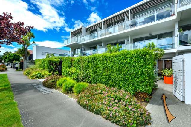 * UNDER OFFER * Easy Central City Living