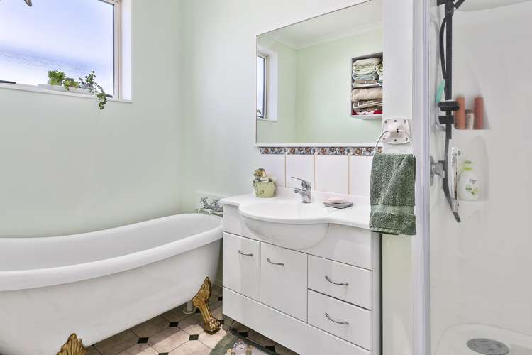 15a Tukanae Street Strathmore Park_12