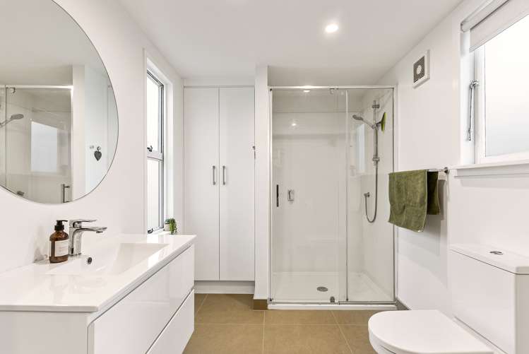 11 Grainger Road Te Atatu South_13