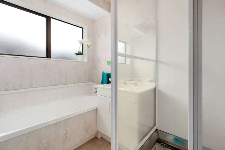 3/4074 Great North Road Glen Eden_13