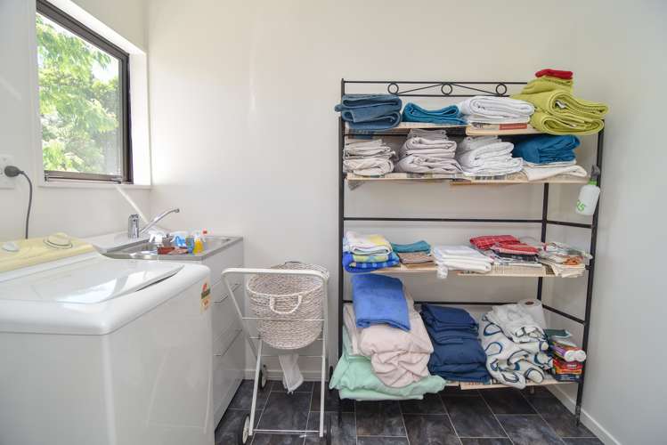 17 Deller Drive Carterton_16