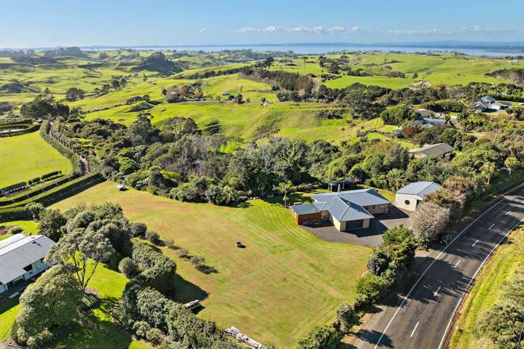 2123 Awhitu Road Pollok_33