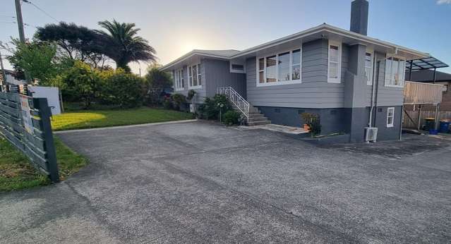 3 bedrooms house in Henderson hights.