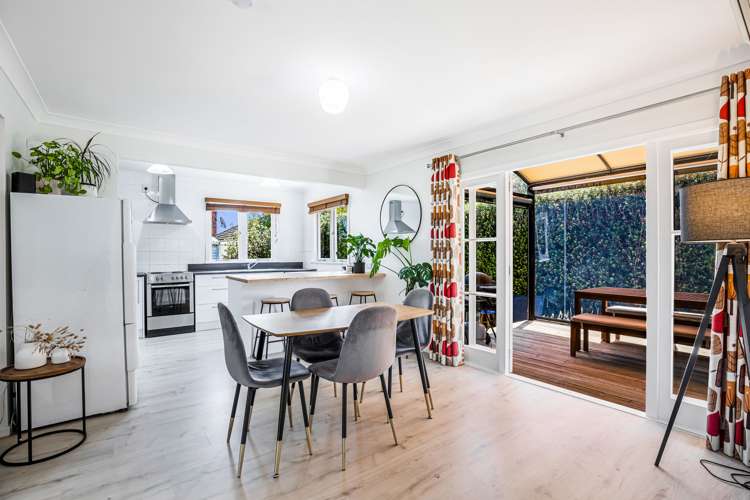 1b Titoki Street Te Atatu Peninsula_14