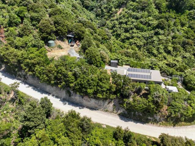 Off grid slice of Golden Bay paradise