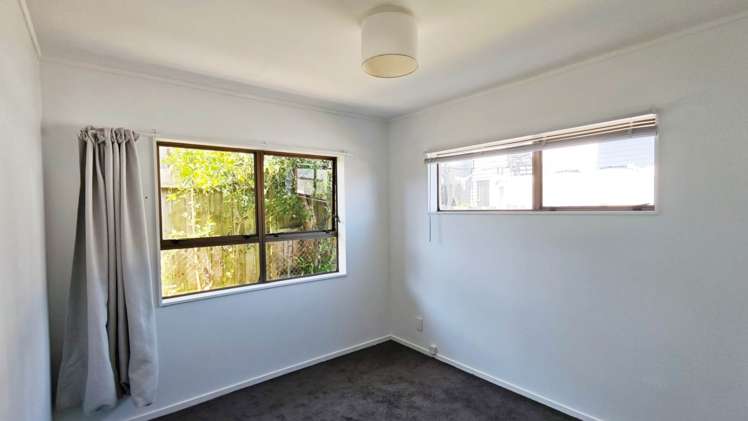 2/12 Kaipatiki Road Glenfield_7