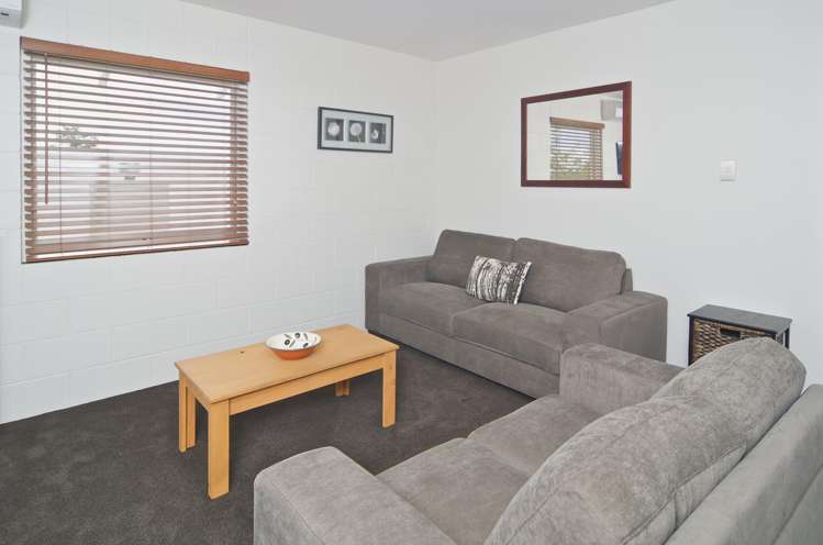 9/31 Holly Road Christchurch_1