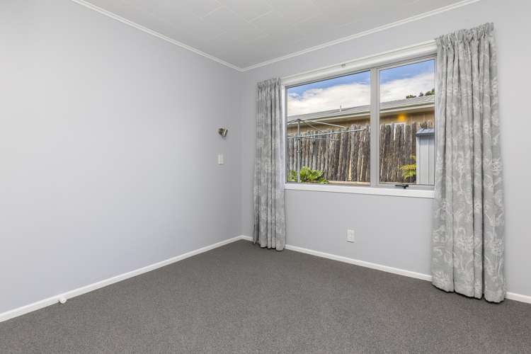 2/7 Reeves Road Acacia Bay_17