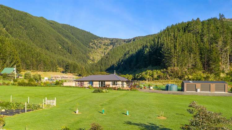 76 Te Tio Terrace Port Underwood_21