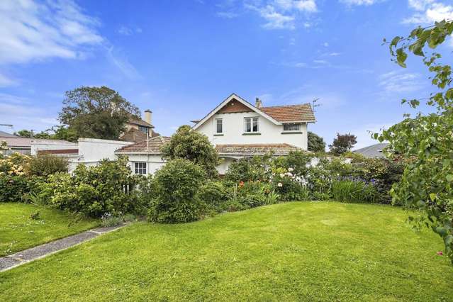 Charm, Craftsmanship & Space in a Loved 1920s Home