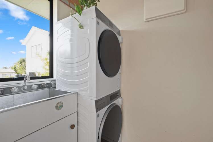 2/2 Yee Place Mount Wellington_15