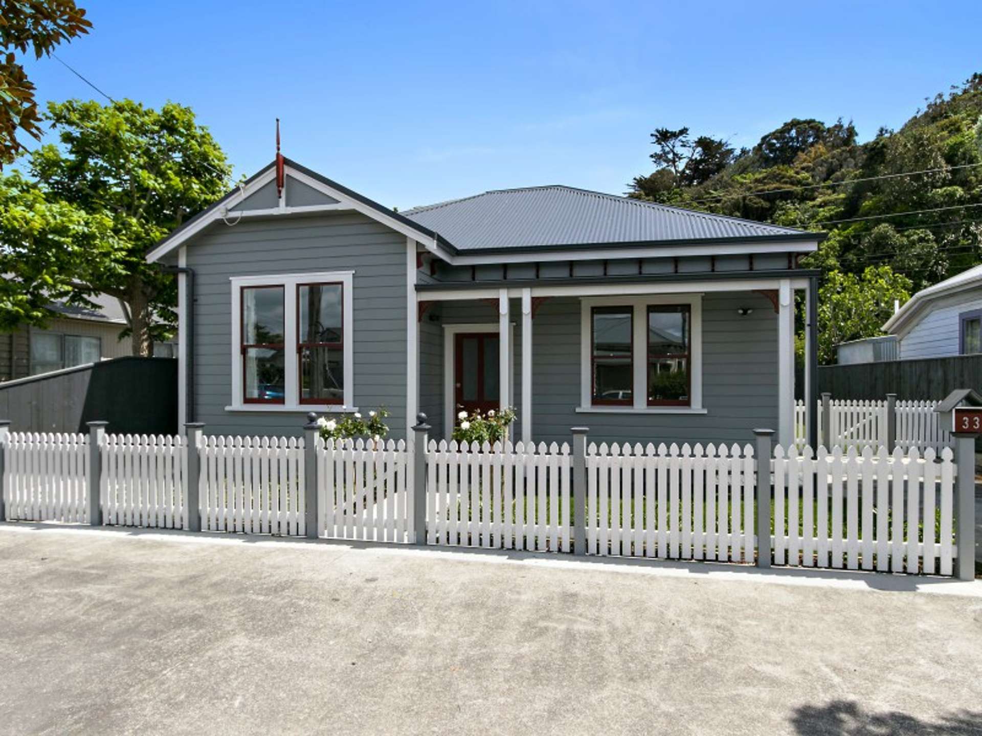 33 Riddlers Crescent Petone_0