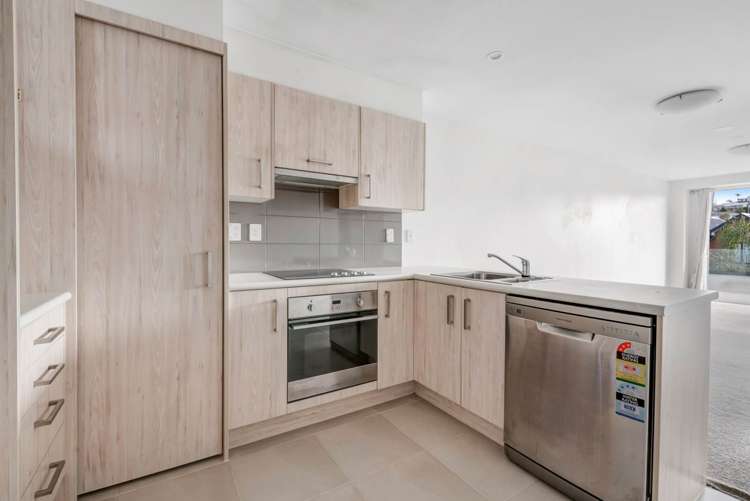 108/17 Link Crescent Stanmore Bay_5