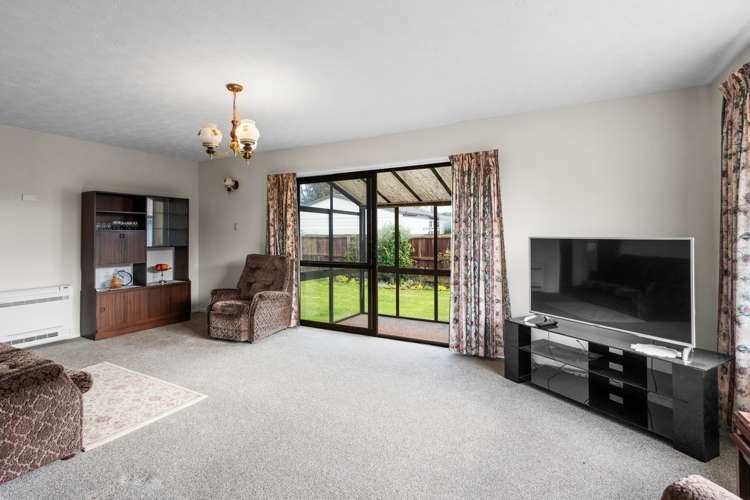 29 Wyatt Place Russley_18