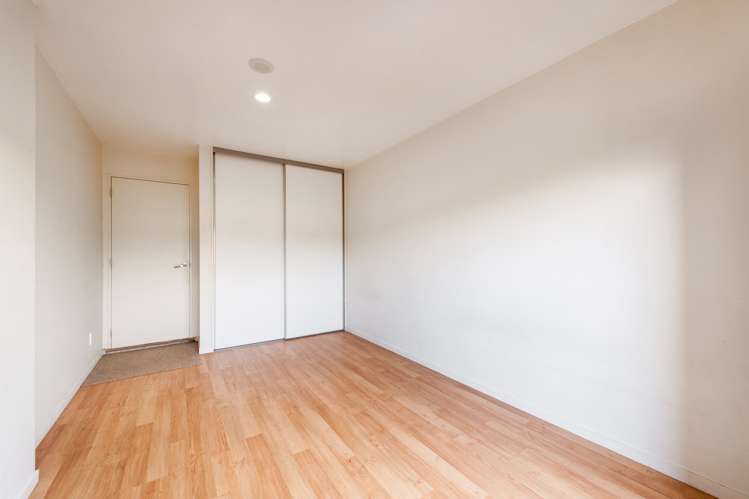 9/12 Crown Lynn Place New Lynn_21