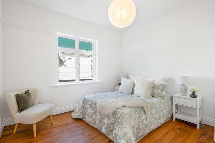 52 Puru Crescent Lyall Bay_14