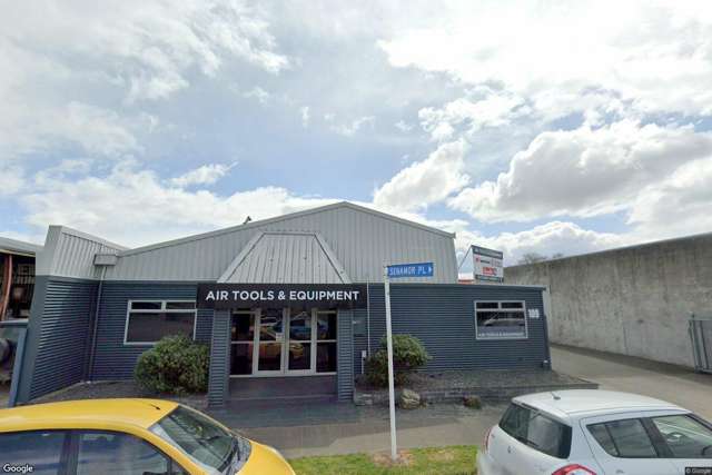 For Lease – 300m² Warehouse & Office on 768m² Land