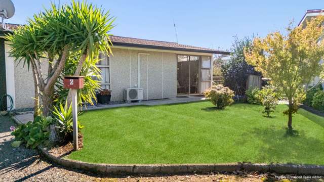 Super-Central 2 Bedroom on Towers Street!
