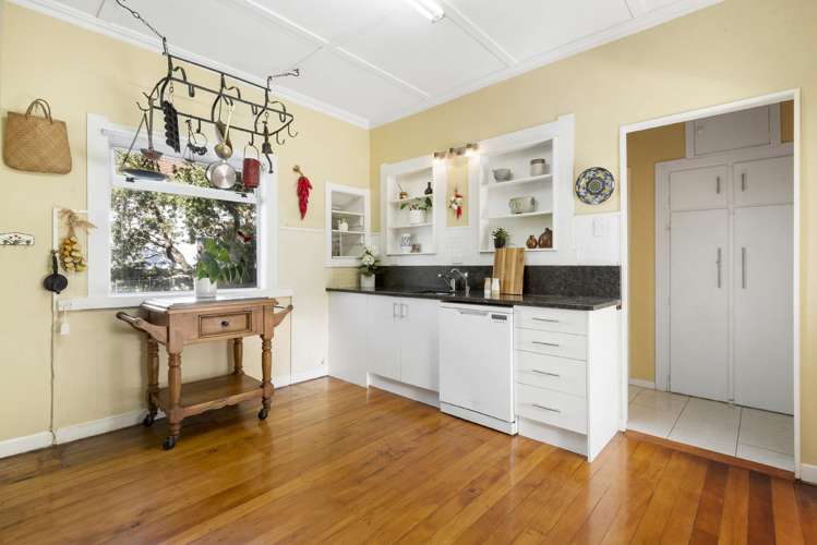 1/18 Gladstone Road Northcote_4