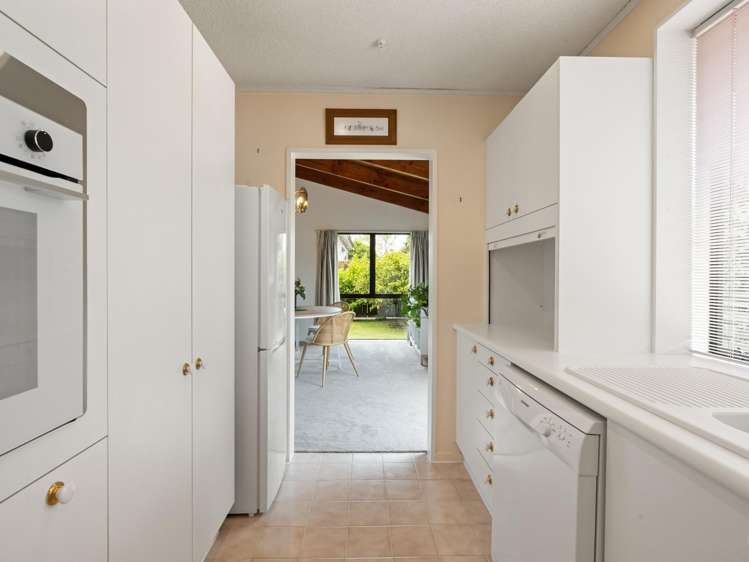 21 Bains Avenue Hamilton East_5