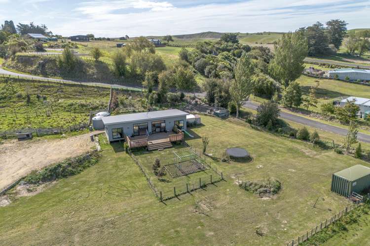 87 River Road Otane_23