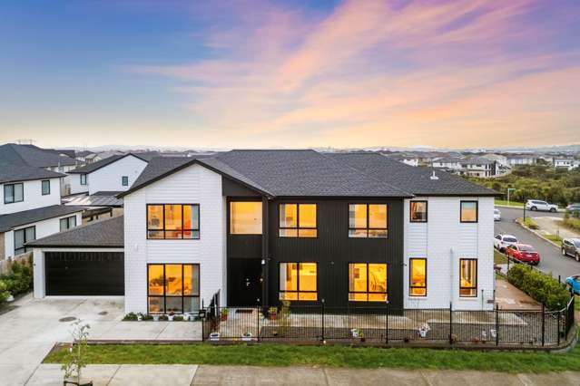 STUNNING SKY TOWER VIEWS  CORNER SITE MAGIC