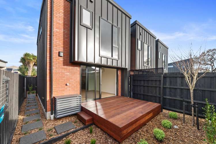 4/10 Seddon Street_0