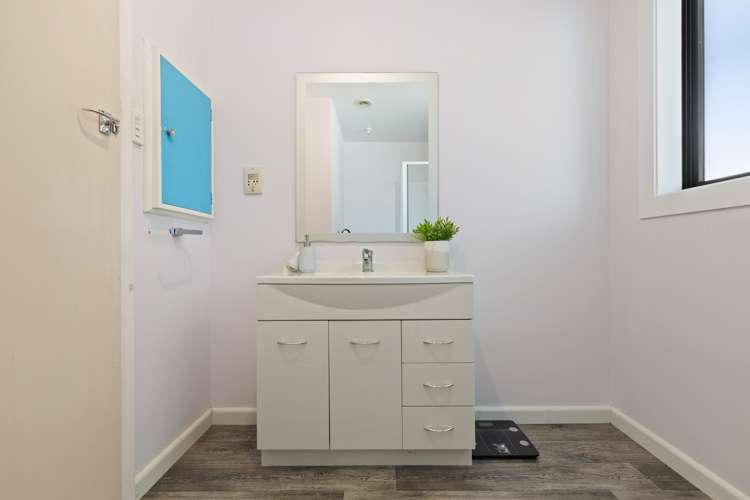 1/100 Prestons Road Redwood_11