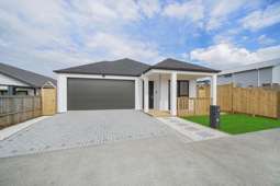 Double Garage & 5 Bedrooms Beauty