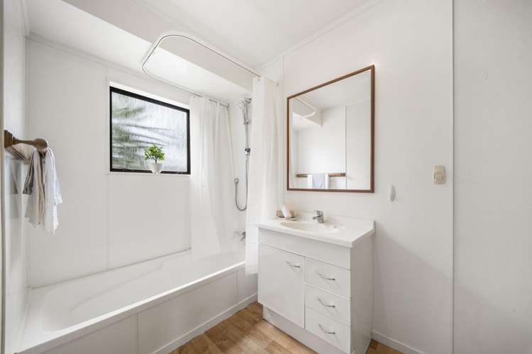 2/12 Edmund Hillary Ave Papakura_10