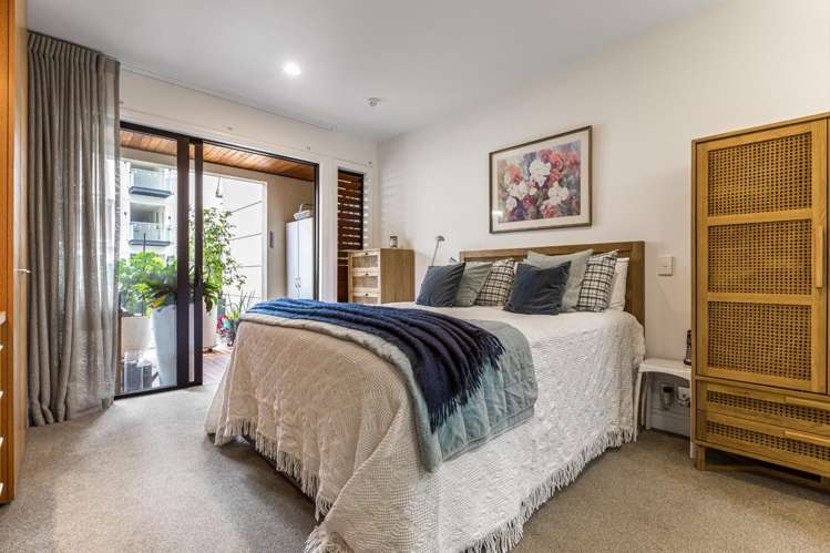 GC/20 Pakenham Street East  (with 2 carparks) 10015_7