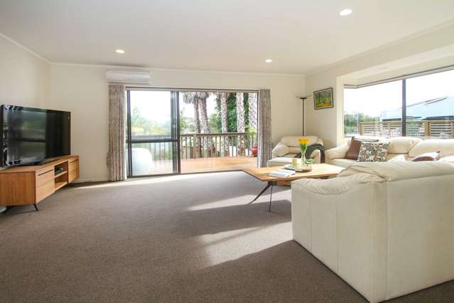 77 Rosario Crescent Red Beach_4