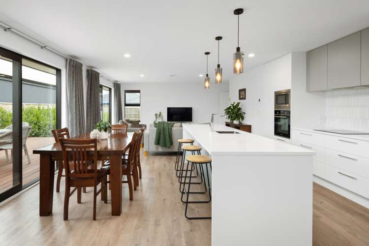 11 Caproni Road Burleigh_8