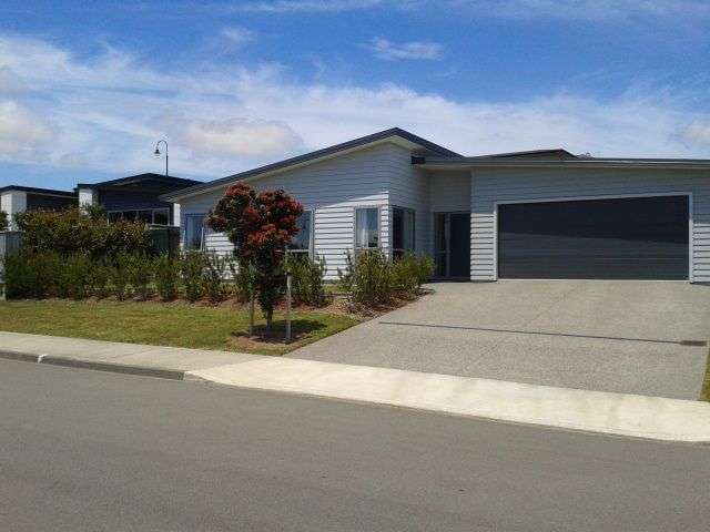 Aotea Spacious 4 Bedroom House - Pets negotiable