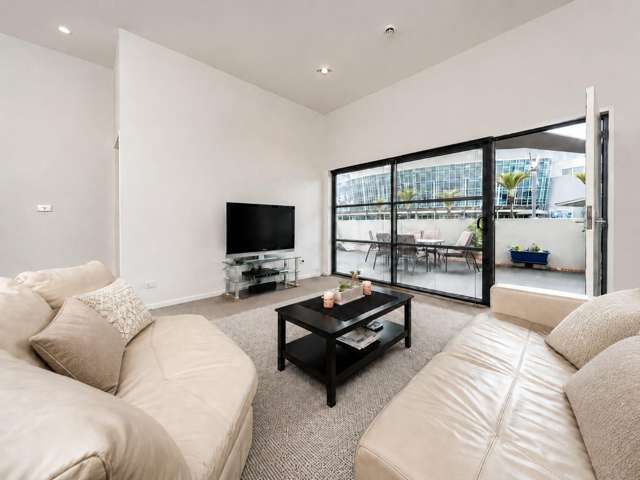 Bye Bye Banks: 60 sqm 2 Bed  + Car Park