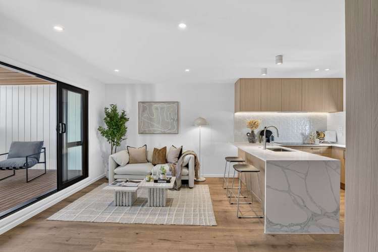 22B Weybridge Crescent_1