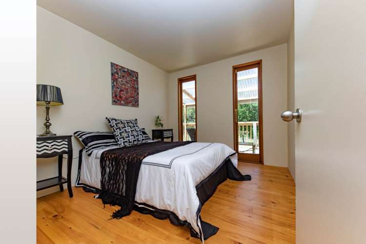 1 Sandys Parade Laingholm_11