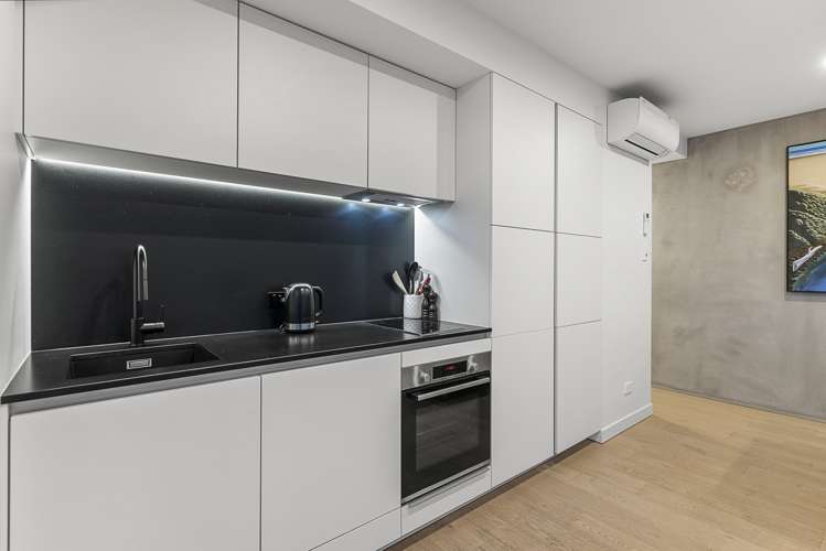 404/2 Miller Street Point Chevalier_9