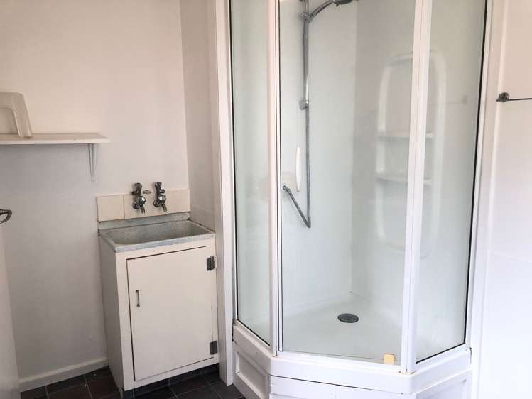 2/12 Strong Street Saint Johns_4