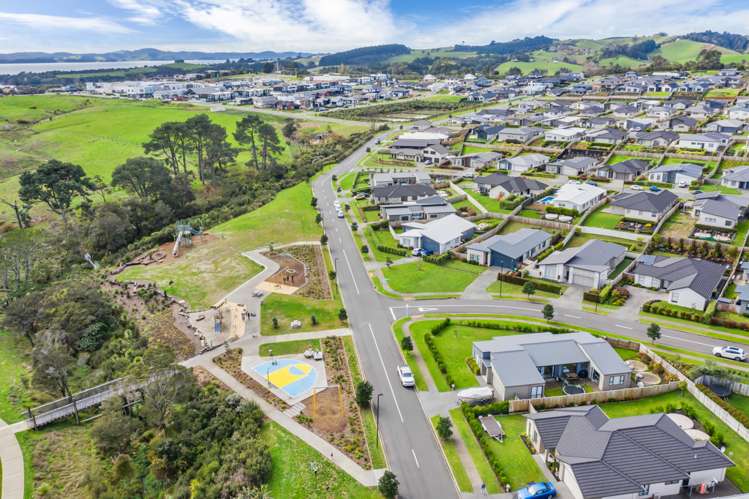 31 Kahawairahi Drive Beachlands_16