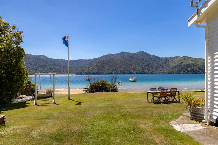 2121 Queen Charlotte Drive Anakiwa and Surrounds_3