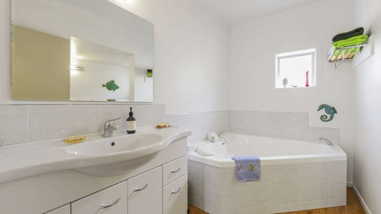 19 Swann Beach Road Stanmore Bay_7